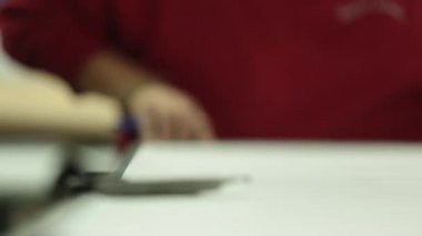 Beyaz masa üzerinde yardımcı programı'nı bıçak.