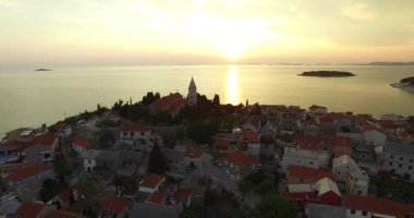 Hırvatistan'ın hava dansı uçağı nın gün batımında havadan olay.