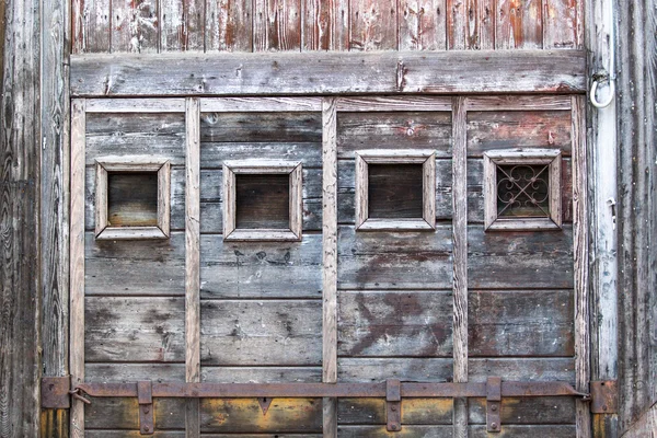 Detail dveří garáže. Dřevěné, zvětralé podmínka. Stock Snímky
