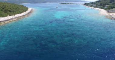 Dron, hava sahne. Dalmaçya kıyılarında Adası.