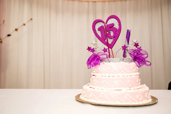 15 Ans Gateau De Fete D Anniversaire Colore Contexte Stock Photo 15 Ans Gateau De Fete D Anniversaire Colore Contexte Stock Photo