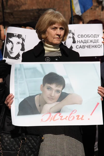 #Manifestación de FreeSavchenko frente al consulado ruso en Járkov. Ucrania. marzo 9, 2016 . — Foto de Stock