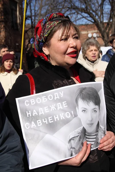 #Manifestación de FreeSavchenko frente al consulado ruso en Járkov. Ucrania. marzo 9, 2016 . — Foto de Stock