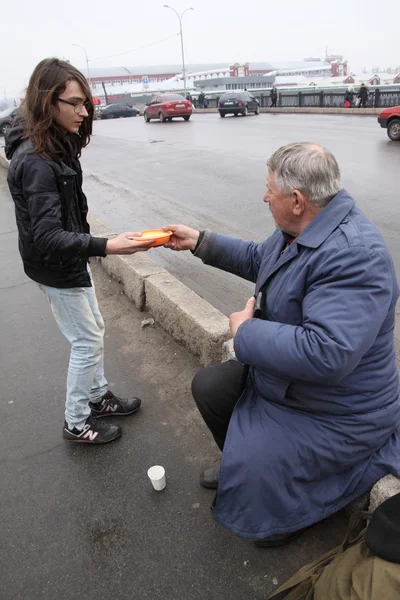 "Кампания "Еда без бомб" в Харькове, Украина. Март 13, 2016 . — стоковое фото