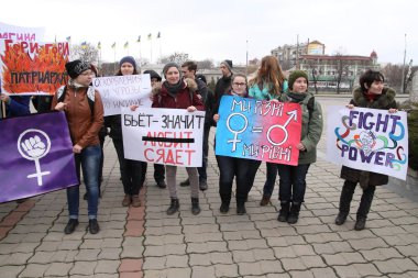 Kharkiv, Ukrayna şiddete karşı kadın dayanışma yürüyüşü. 8 Mart 2016