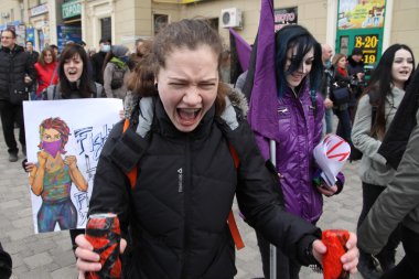 Kharkiv, Ukrayna şiddete karşı kadın dayanışma yürüyüşü. 8 Mart 2016