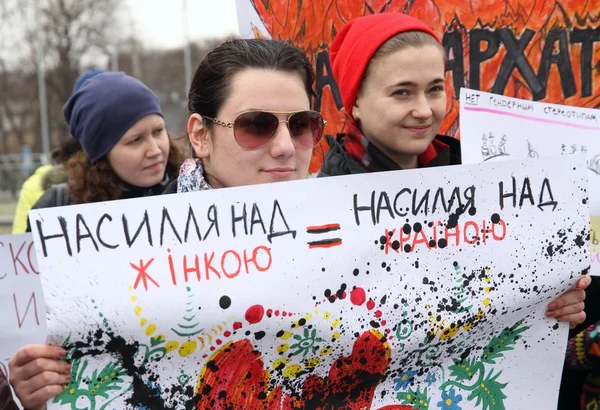 Március a női szolidaritás elleni erőszak, Harkov, Ukrajna. 2016. március 8. — Stock Fotó