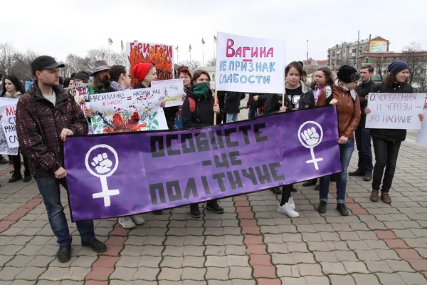 Πορεία αλληλεγγύης των γυναικών κατά της βίας στο Χάρκοβο της Ουκρανίας. 8 Μαρτίου 2016 — Φωτογραφία Αρχείου