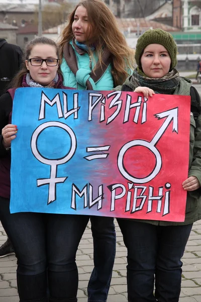 Marsch der Frauensolidarität gegen Gewalt in Charkiw, Ukraine. 8. März 2016 — Stockfoto