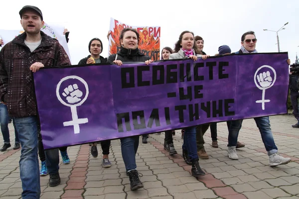 Mars av kvinnors solidaritet mot våld i Charkiv, Ukraina. Den 8 mars, 2016 — Stockfoto