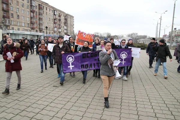 Marsch der Frauensolidarität gegen Gewalt in Charkiw, Ukraine. 8. März 2016 — Stockfoto