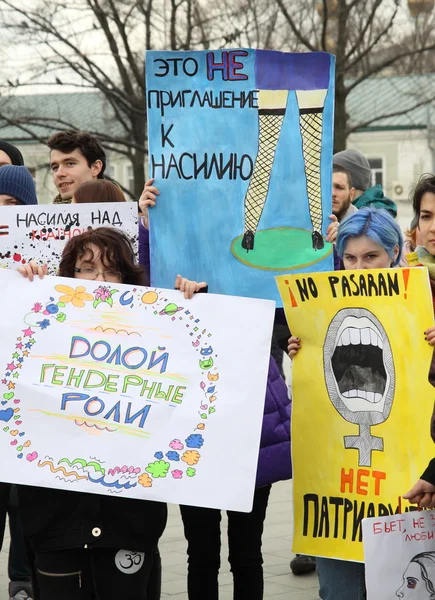 Mars av kvinnors solidaritet mot våld i Charkiv, Ukraina. Den 8 mars, 2016 — Stockfoto