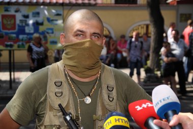 Rus Konsolosluğu iki esir savaşçılar gönüllü taburunun 
