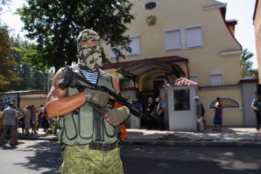 Rus Konsolosluğu iki esir savaşçılar gönüllü taburunun 