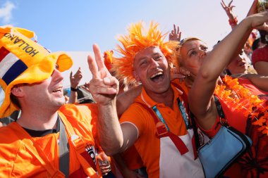 Kharkiv Euro 2012 sırasında Hollanda futbol fanlar. Ukrayna. 17 Haziran 2012.