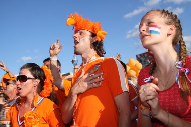 Kharkiv Euro 2012 sırasında Hollanda futbol fanlar. Ukrayna. 17 Haziran 2012.