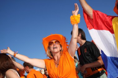 Kharkiv Euro 2012 sırasında Hollanda futbol fanlar. Ukrayna. 17 Haziran 2012.