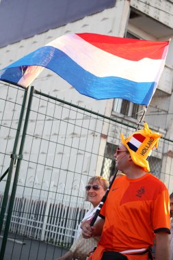 Kharkiv Euro 2012 sırasında Hollanda futbol fanlar. Ukrayna. 17 Haziran 2012.