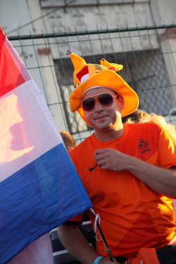 Kharkiv Euro 2012 sırasında Hollanda futbol fanlar. Ukrayna. 17 Haziran 2012.
