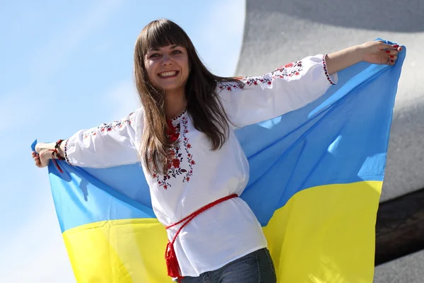 KHARKIV, UCRÂNIA - 23 de maio de 2015: Dia Nacional da Camisa Bordada Ucraniana (Dia de Vyshyvanka ). Fotos De Bancos De Imagens
