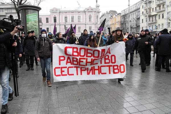 Kharkiv, Ukrajna - 2016. február 14.: Anarcho-feminista március folyamán Valentine's Day — Stock Fotó