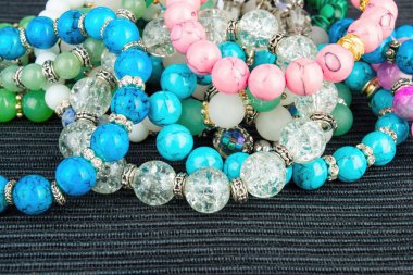 Parlak Boncuk takı. 