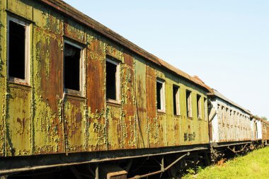 Eski ve paslı vagon trenler