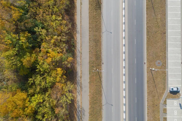 Luchtfoto Van Weg Prachtig Herfstbos Bomen Met Geel Blad Bovenaanzicht — Stockfoto