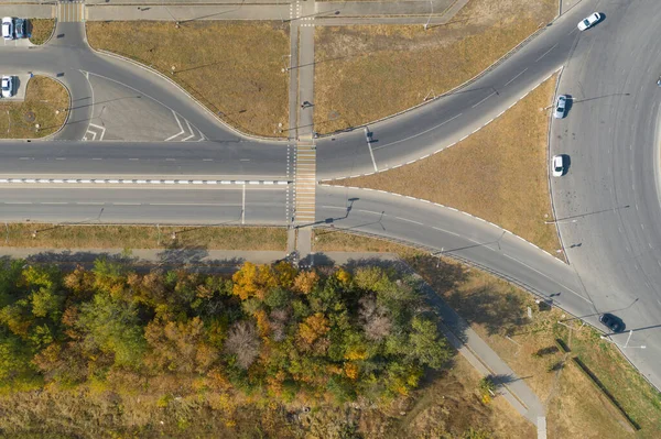 Luchtfoto Van Weg Prachtig Herfstbos Bomen Met Geel Blad Bovenaanzicht — Stockfoto