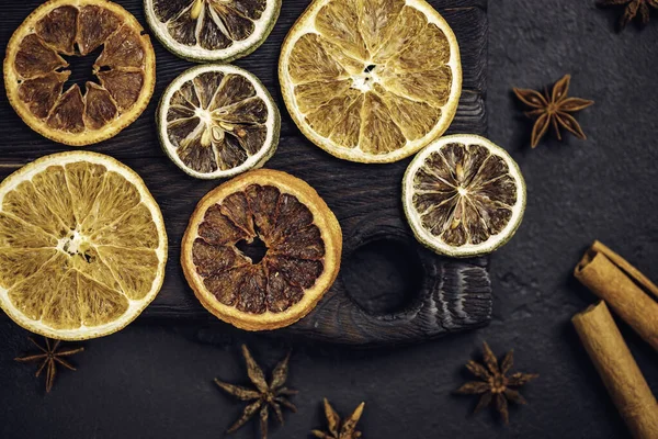 Composición Cítricos Secos Con Palitos Naranja Lima Anís Canela Fondo — Foto de Stock