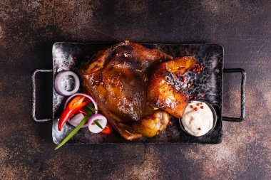 Lezzetli kızarmış domuz kulağı. Güzel ve lezzetli yemekler.. 