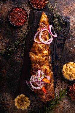 Izgara ve füme pirzola. Lezzetli ızgara kaburga.. 