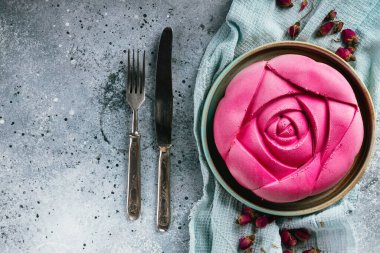 Tatlı, lezzetli pasta. Taze yapılmış lezzetli pasta..