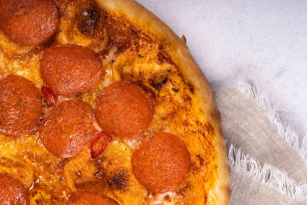 Ovanifrån Läcker Och Krispig Pizza Amerikansk Eller Italiensk Pizza Matlagning — Stockfoto