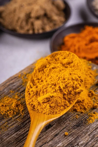 Renkli baharatlar. Makro atış. Aşçılık arka plan kavramı.