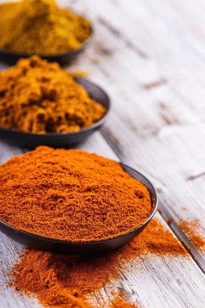 Renkli baharatlar. Makro atış. Aşçılık arka plan kavramı.