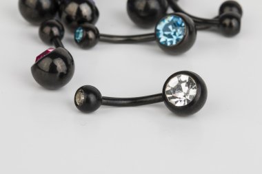 Takı piercing için.
