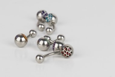 Takı piercing için.