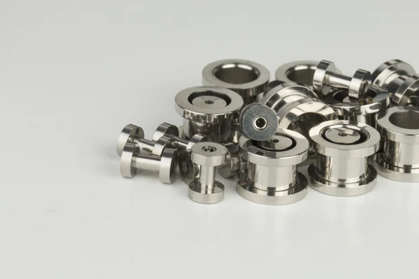 Takı piercing için.