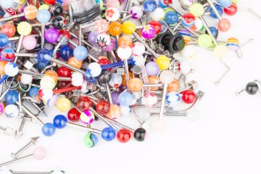 Takı piercing için.