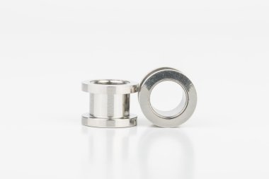 Takı piercing için.