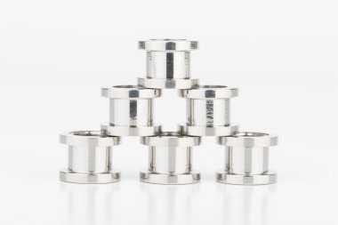 Takı piercing için.