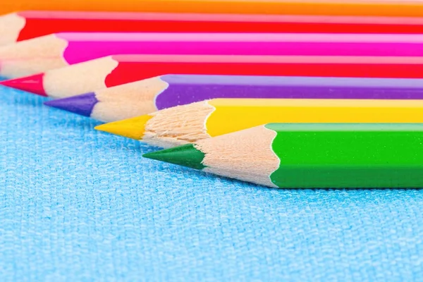 Fargede blyanter. – stockfoto