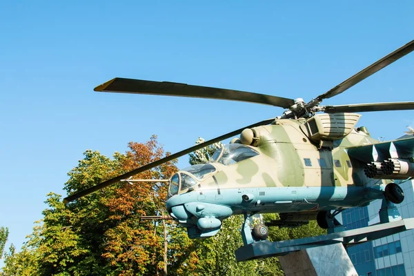 Rus helikopteri Mi - 24 anıt. — Stok fotoğraf