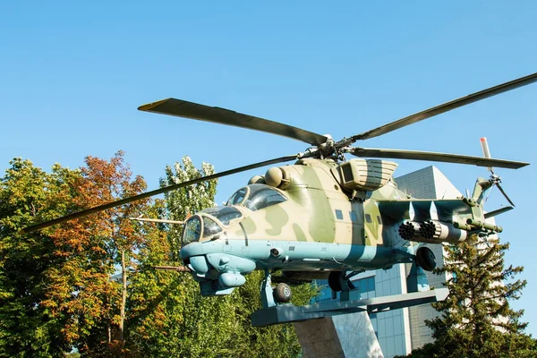 Rus helikopteri Mi - 24 anıt. — Stok fotoğraf