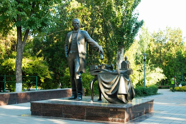 Denkmal für den berühmten Stadtgouverneur — Stockfoto