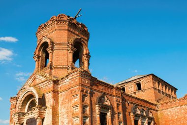 Terk edilmiş ve çürüyen Kilisesi