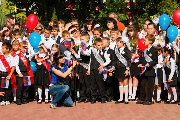 I bambini tornano a scuola . — Foto Stock