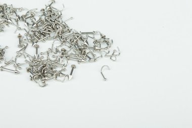 Takı piercing için.