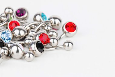 Takı piercing için.